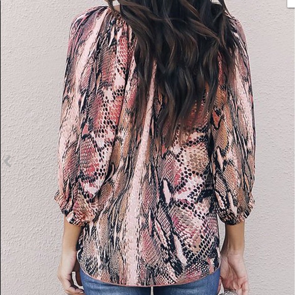 HP🎉New. Cutest V neck, tie front top. Total trend - Picture 5 of 5